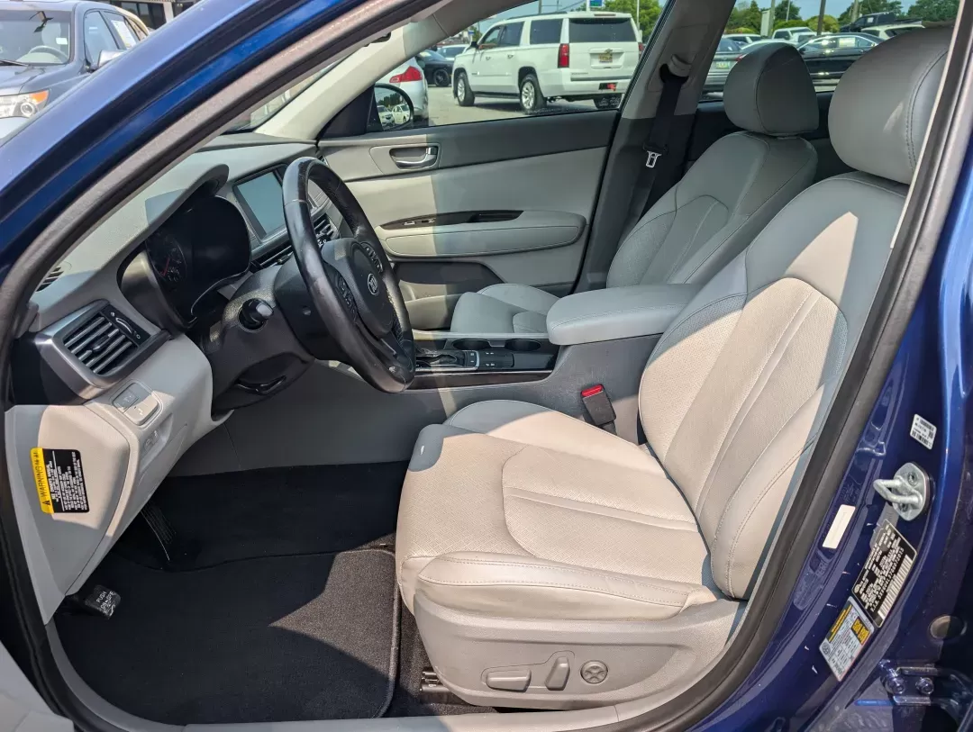 2016 /Gray Kia Optima EX (5XXGU4L37GG) with an Regular Unleaded I-4 2.4 L/144 engine, 6-Speed Automatic w/OD transmission, located at 3959 U.S. 80 W, Phenix City, AL, 36870, (334) 297-4885, 32.469296, -85.135185 - 2016 Kia Optima EX - Photo#9