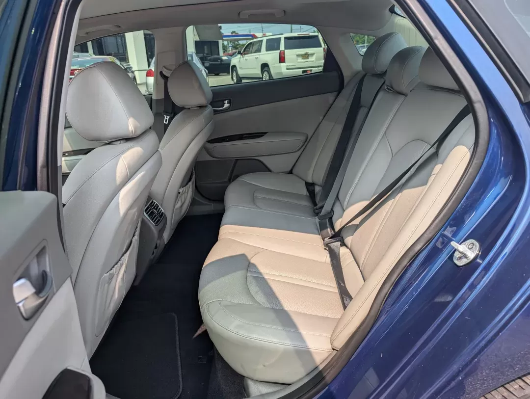 2016 /Gray Kia Optima EX (5XXGU4L37GG) with an Regular Unleaded I-4 2.4 L/144 engine, 6-Speed Automatic w/OD transmission, located at 3959 U.S. 80 W, Phenix City, AL, 36870, (334) 297-4885, 32.469296, -85.135185 - 2016 Kia Optima EX - Photo#10
