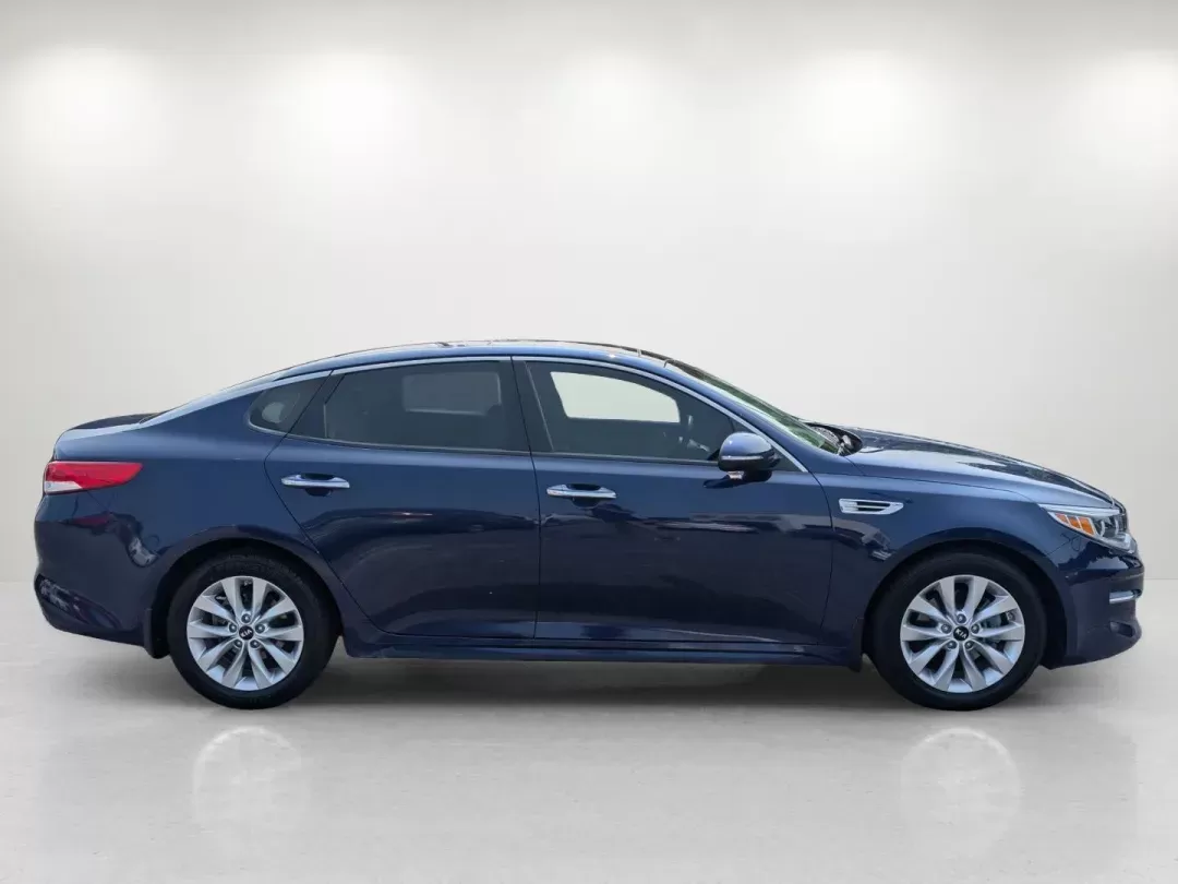 2016 /Gray Kia Optima EX (5XXGU4L37GG) with an Regular Unleaded I-4 2.4 L/144 engine, 6-Speed Automatic w/OD transmission, located at 3959 U.S. 80 W, Phenix City, AL, 36870, (334) 297-4885, 32.469296, -85.135185 - 2016 Kia Optima EX - Photo#4
