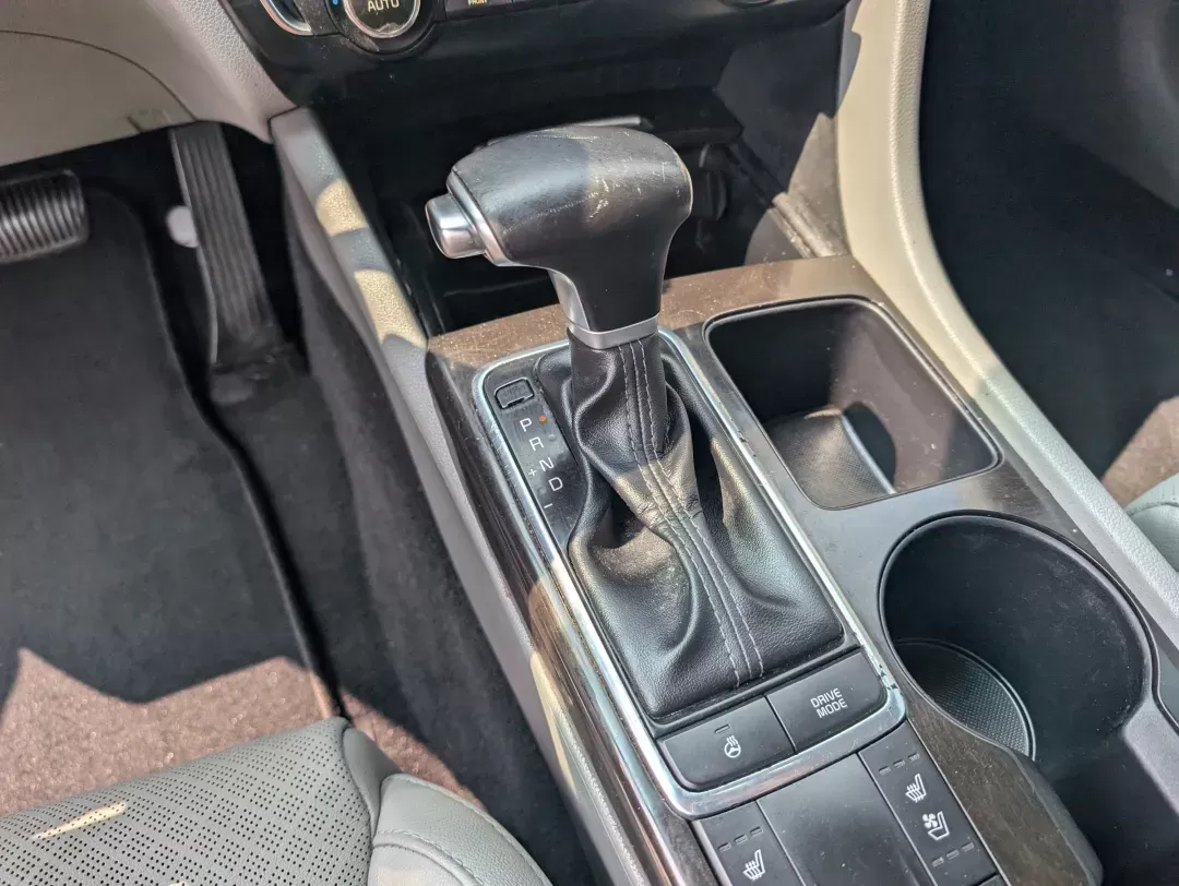 2016 /Gray Kia Optima EX (5XXGU4L37GG) with an Regular Unleaded I-4 2.4 L/144 engine, 6-Speed Automatic w/OD transmission, located at 3959 U.S. 80 W, Phenix City, AL, 36870, (334) 297-4885, 32.469296, -85.135185 - 2016 Kia Optima EX - Photo#14