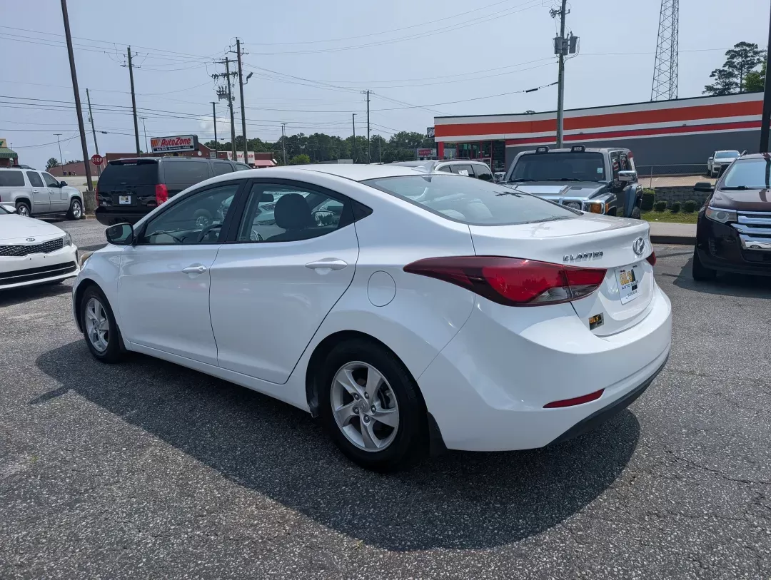 2015 /Gray Hyundai Elantra SE (5NPDH4AE7FH) with an Regular Unleaded I-4 1.8 L/110 engine, 6-Speed Automatic w/OD transmission, located at 3959 U.S. 80 W, Phenix City, AL, 36870, (334) 297-4885, 32.469296, -85.135185 - 2015 Hyundai Elantra SE - Photo#6