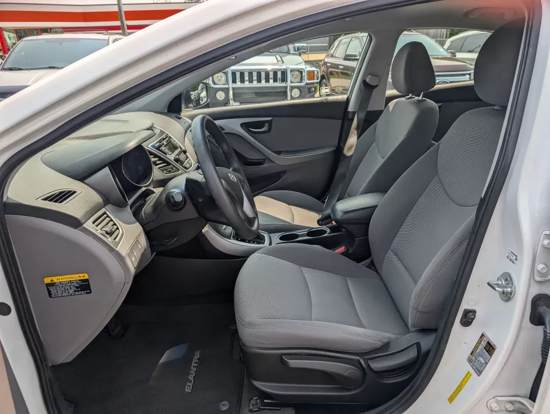 2015 /Gray Hyundai Elantra SE (5NPDH4AE7FH) with an Regular Unleaded I-4 1.8 L/110 engine, 6-Speed Automatic w/OD transmission, located at 3959 U.S. 80 W, Phenix City, AL, 36870, (334) 297-4885, 32.469296, -85.135185 - 2015 Hyundai Elantra SE - Photo#9