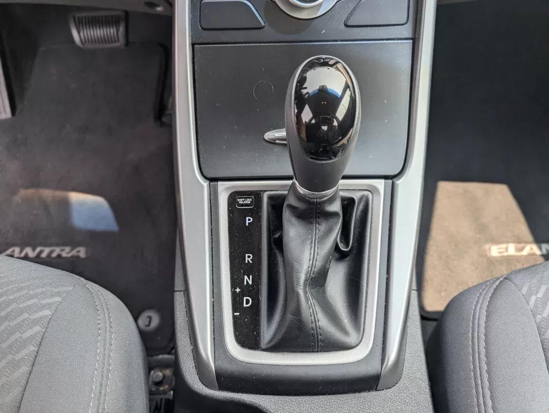 2015 /Gray Hyundai Elantra SE (5NPDH4AE7FH) with an Regular Unleaded I-4 1.8 L/110 engine, 6-Speed Automatic w/OD transmission, located at 3959 U.S. 80 W, Phenix City, AL, 36870, (334) 297-4885, 32.469296, -85.135185 - 2015 Hyundai Elantra SE - Photo#13