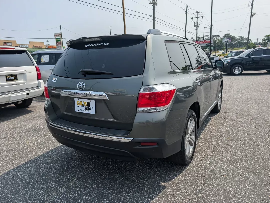 2013 Toyota Highlander Limited (5TDYK3EH3DS) with an Gas V6 3.5L/211 engine, 5-Speed Automatic w/Manual Shift transmission, located at 3959 U.S. 80 W, Phenix City, AL, 36870, (334) 297-4885, 32.469296, -85.135185 - 2013 Toyota Highlander Limited - Photo#4