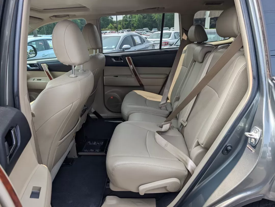 2013 Toyota Highlander Limited (5TDYK3EH3DS) with an Gas V6 3.5L/211 engine, 5-Speed Automatic w/Manual Shift transmission, located at 3959 U.S. 80 W, Phenix City, AL, 36870, (334) 297-4885, 32.469296, -85.135185 - 2013 Toyota Highlander Limited - Photo#10