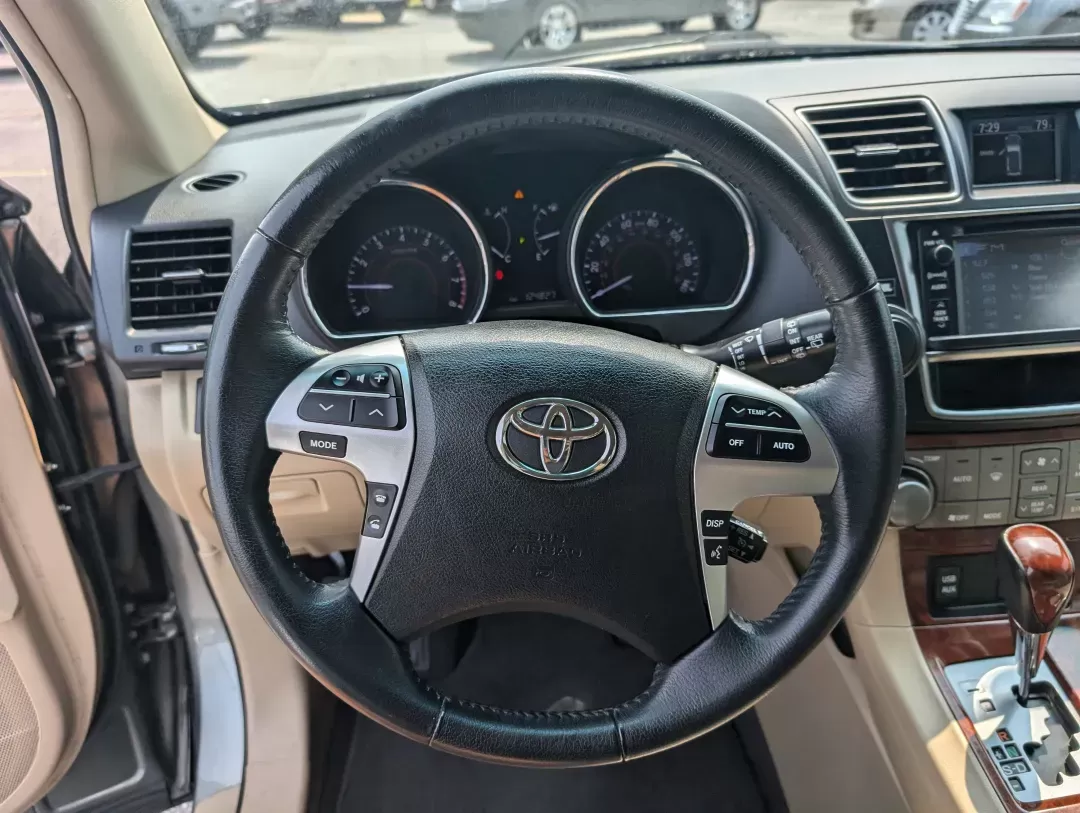 2013 Toyota Highlander Limited (5TDYK3EH3DS) with an Gas V6 3.5L/211 engine, 5-Speed Automatic w/Manual Shift transmission, located at 3959 U.S. 80 W, Phenix City, AL, 36870, (334) 297-4885, 32.469296, -85.135185 - 2013 Toyota Highlander Limited - Photo#16