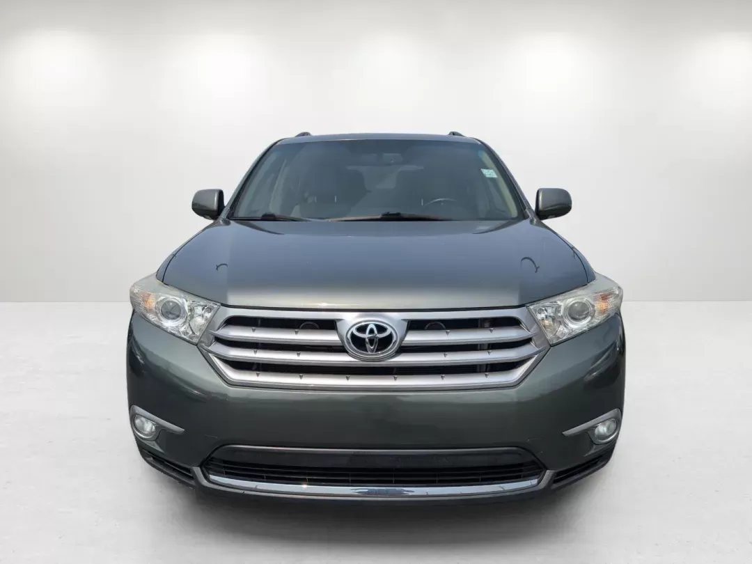 2013 Toyota Highlander Limited (5TDYK3EH3DS) with an Gas V6 3.5L/211 engine, 5-Speed Automatic w/Manual Shift transmission, located at 3959 U.S. 80 W, Phenix City, AL, 36870, (334) 297-4885, 32.469296, -85.135185 - 2013 Toyota Highlander Limited - Photo#2