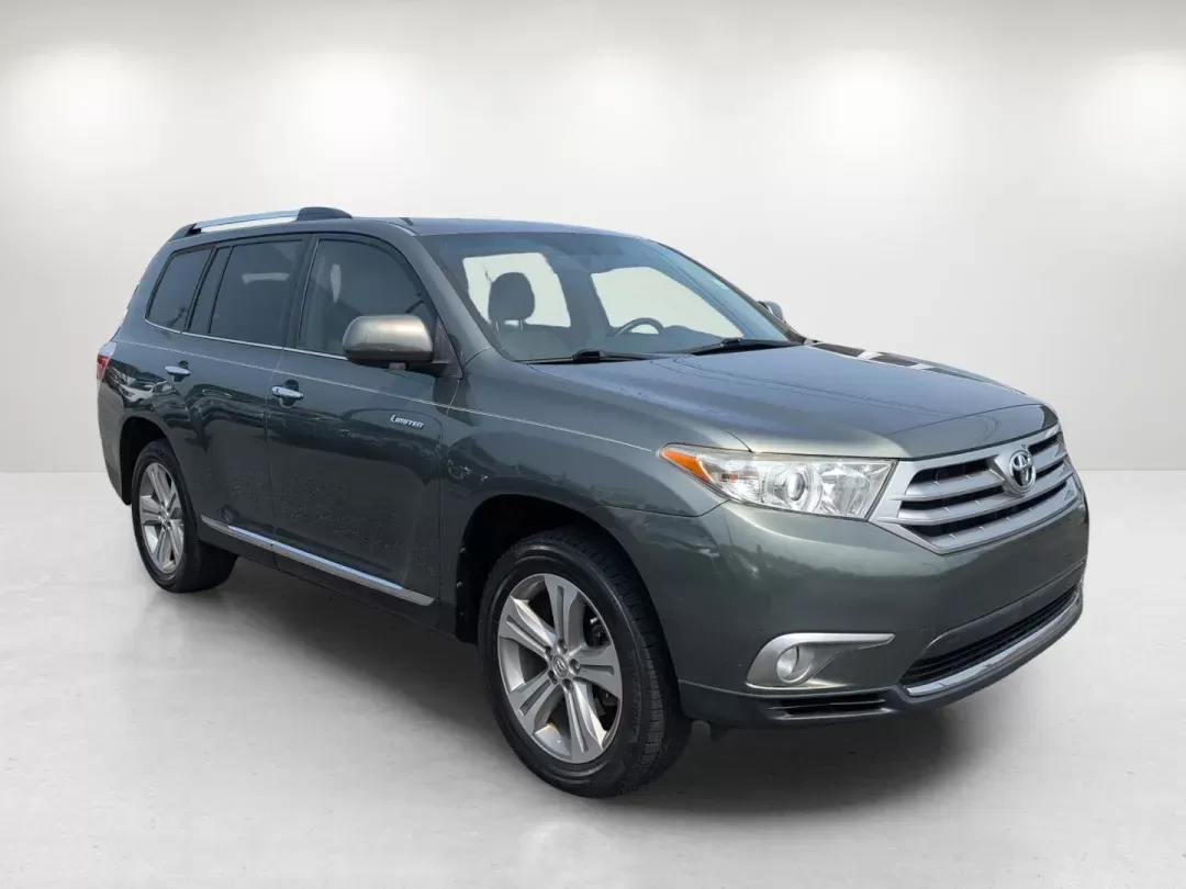 2013 Toyota Highlander Limited (5TDYK3EH3DS) with an Gas V6 3.5L/211 engine, 5-Speed Automatic w/Manual Shift transmission, located at 3959 U.S. 80 W, Phenix City, AL, 36870, (334) 297-4885, 32.469296, -85.135185 - 2013 Toyota Highlander Limited - Photo#3