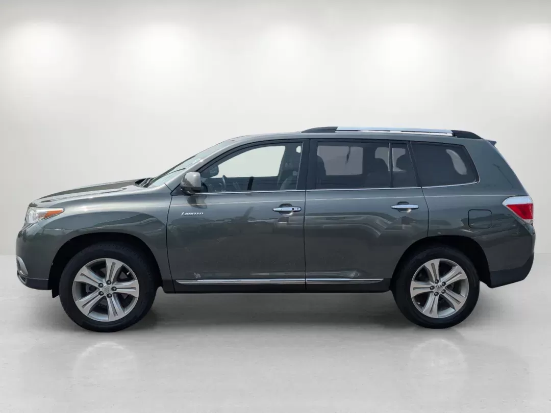 2013 Toyota Highlander Limited (5TDYK3EH3DS) with an Gas V6 3.5L/211 engine, 5-Speed Automatic w/Manual Shift transmission, located at 3959 U.S. 80 W, Phenix City, AL, 36870, (334) 297-4885, 32.469296, -85.135185 - 2013 Toyota Highlander Limited - Photo#8