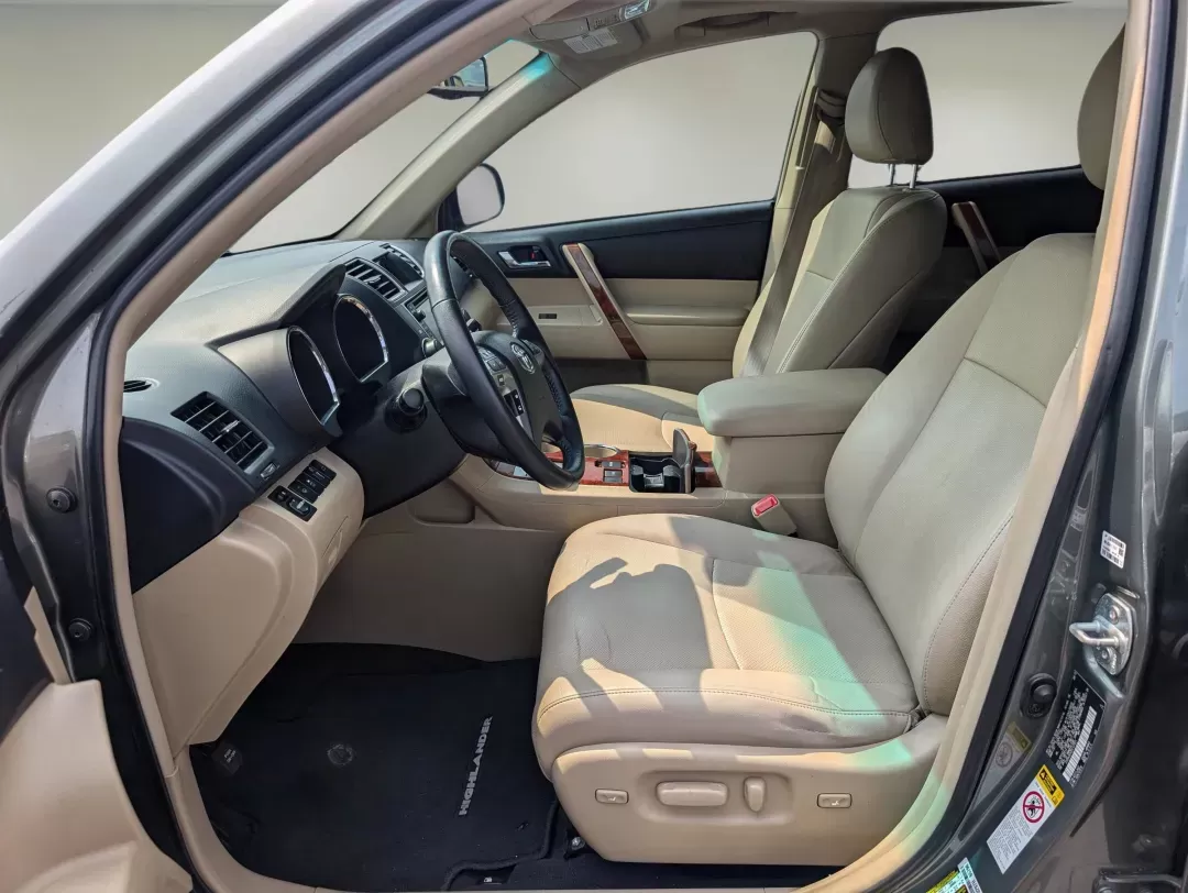 2013 Toyota Highlander Limited (5TDYK3EH3DS) with an Gas V6 3.5L/211 engine, 5-Speed Automatic w/Manual Shift transmission, located at 3959 U.S. 80 W, Phenix City, AL, 36870, (334) 297-4885, 32.469296, -85.135185 - 2013 Toyota Highlander Limited - Photo#10