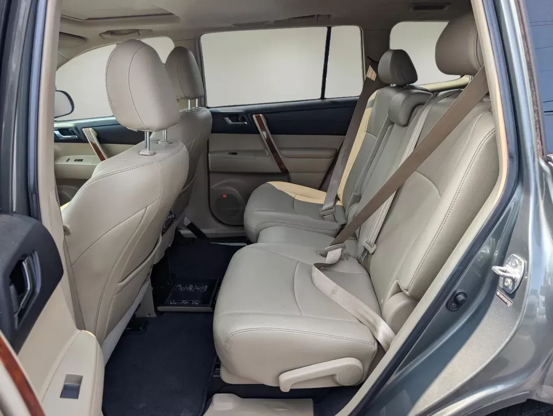 2013 Toyota Highlander Limited (5TDYK3EH3DS) with an Gas V6 3.5L/211 engine, 5-Speed Automatic w/Manual Shift transmission, located at 3959 U.S. 80 W, Phenix City, AL, 36870, (334) 297-4885, 32.469296, -85.135185 - 2013 Toyota Highlander Limited - Photo#11