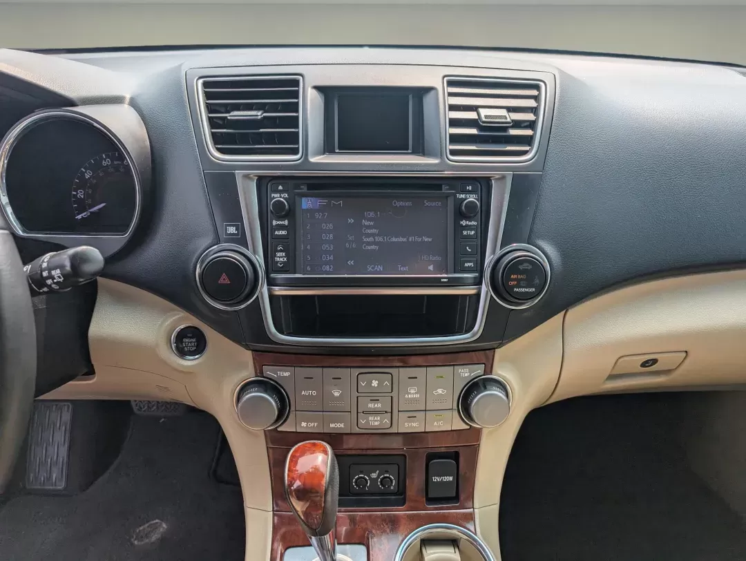 2013 Toyota Highlander Limited (5TDYK3EH3DS) with an Gas V6 3.5L/211 engine, 5-Speed Automatic w/Manual Shift transmission, located at 3959 U.S. 80 W, Phenix City, AL, 36870, (334) 297-4885, 32.469296, -85.135185 - 2013 Toyota Highlander Limited - Photo#16
