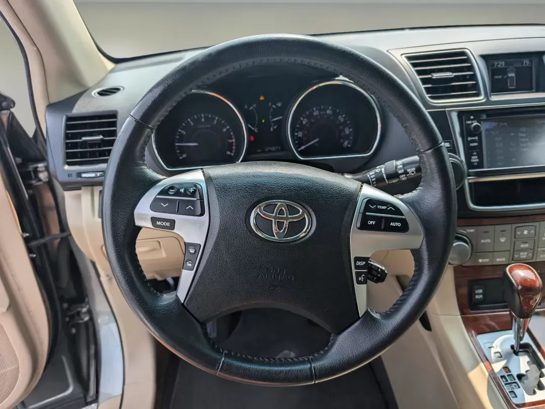 2013 Toyota Highlander Limited (5TDYK3EH3DS) with an Gas V6 3.5L/211 engine, 5-Speed Automatic w/Manual Shift transmission, located at 3959 U.S. 80 W, Phenix City, AL, 36870, (334) 297-4885, 32.469296, -85.135185 - 2013 Toyota Highlander Limited - Photo#17