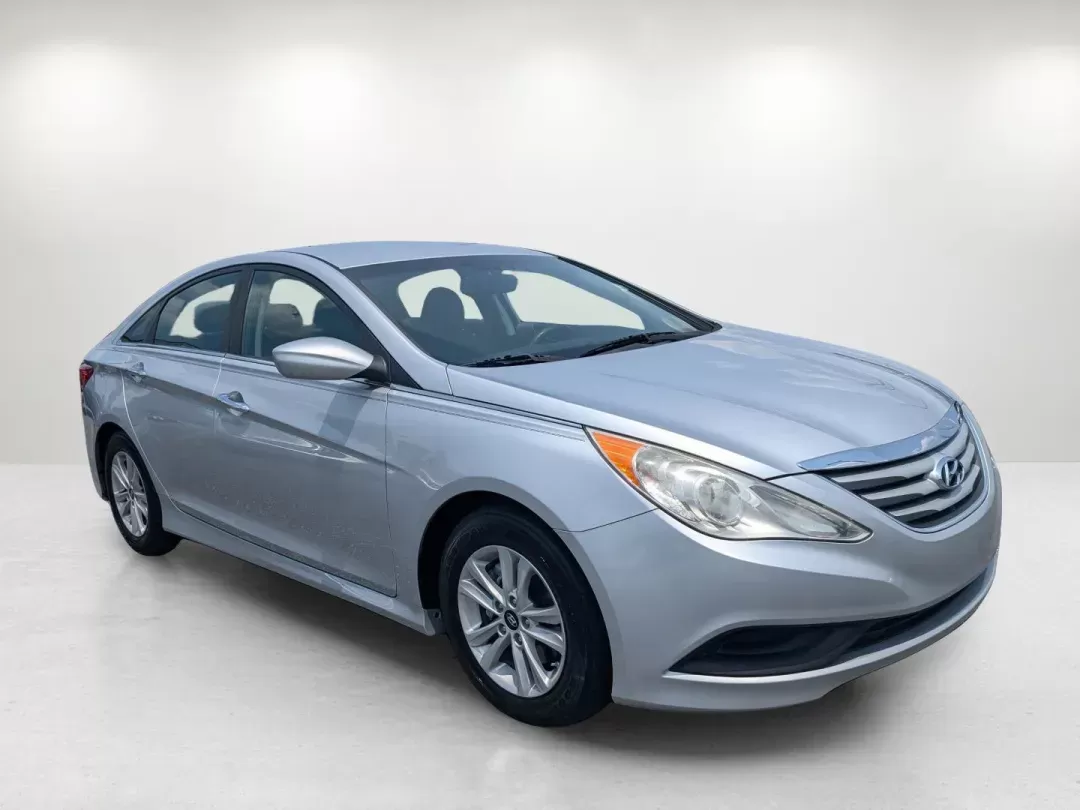 2014 /Gray Hyundai Sonata GLS (5NPEB4AC6EH) with an Regular Unleaded I-4 2.4 L/144 engine, 6-Speed Automatic w/OD transmission, located at 3959 U.S. 80 W, Phenix City, AL, 36870, (334) 297-4885, 32.469296, -85.135185 - 2014 Hyundai Sonata GLS - Photo#3
