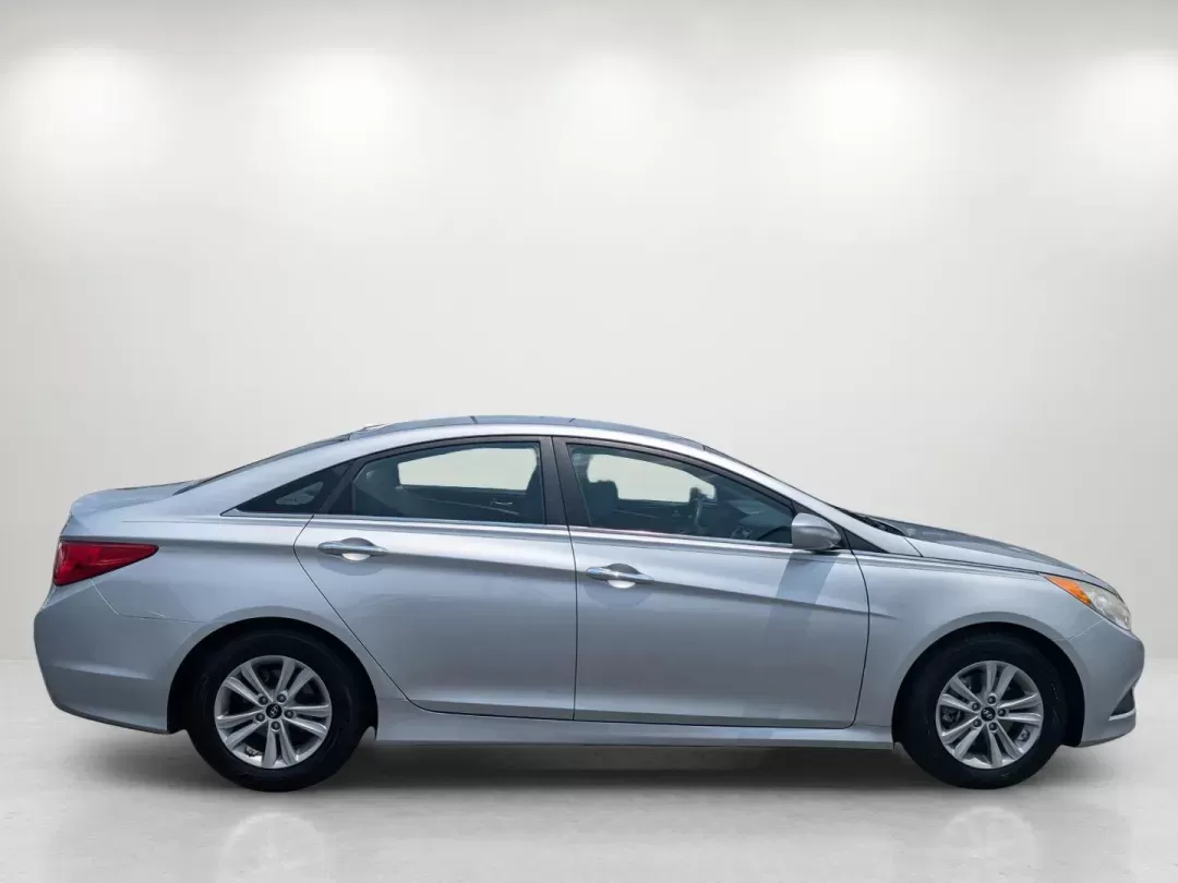 2014 /Gray Hyundai Sonata GLS (5NPEB4AC6EH) with an Regular Unleaded I-4 2.4 L/144 engine, 6-Speed Automatic w/OD transmission, located at 3959 U.S. 80 W, Phenix City, AL, 36870, (334) 297-4885, 32.469296, -85.135185 - 2014 Hyundai Sonata GLS - Photo#4