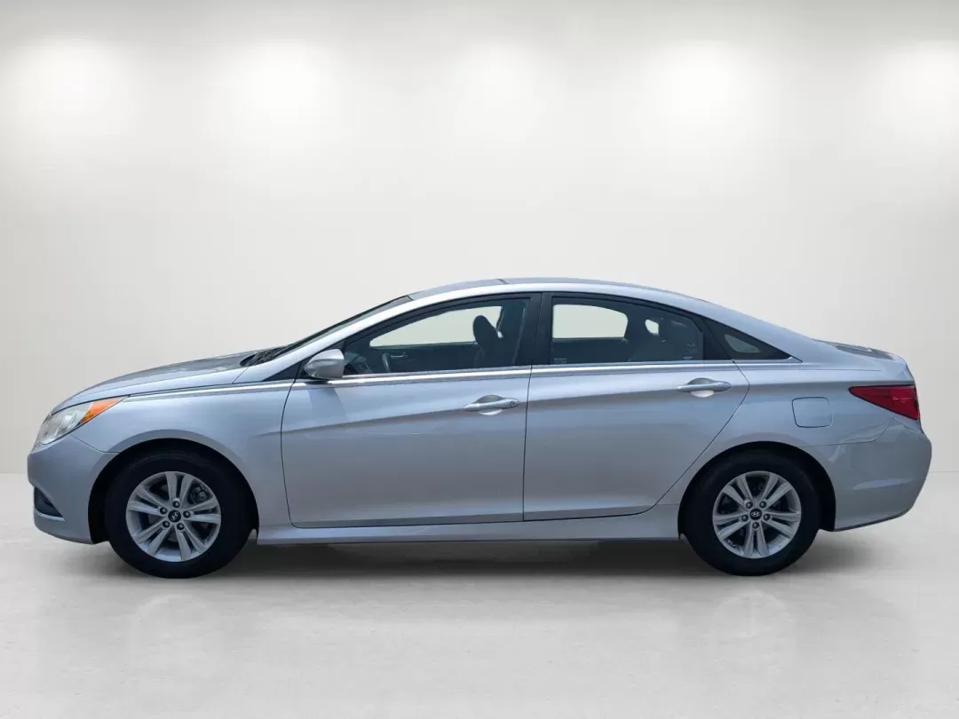 2014 /Gray Hyundai Sonata GLS (5NPEB4AC6EH) with an Regular Unleaded I-4 2.4 L/144 engine, 6-Speed Automatic w/OD transmission, located at 3959 U.S. 80 W, Phenix City, AL, 36870, (334) 297-4885, 32.469296, -85.135185 - 2014 Hyundai Sonata GLS - Photo#8