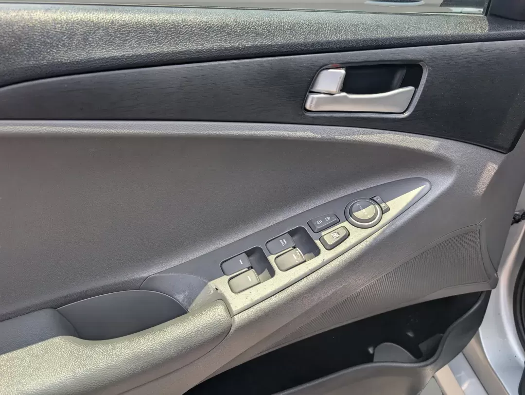 2014 /Gray Hyundai Sonata GLS (5NPEB4AC6EH) with an Regular Unleaded I-4 2.4 L/144 engine, 6-Speed Automatic w/OD transmission, located at 3959 U.S. 80 W, Phenix City, AL, 36870, (334) 297-4885, 32.469296, -85.135185 - 2014 Hyundai Sonata GLS - Photo#9