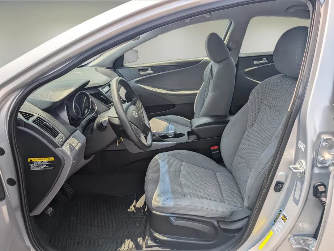 2014 /Gray Hyundai Sonata GLS (5NPEB4AC6EH) with an Regular Unleaded I-4 2.4 L/144 engine, 6-Speed Automatic w/OD transmission, located at 3959 U.S. 80 W, Phenix City, AL, 36870, (334) 297-4885, 32.469296, -85.135185 - 2014 Hyundai Sonata GLS - Photo#10