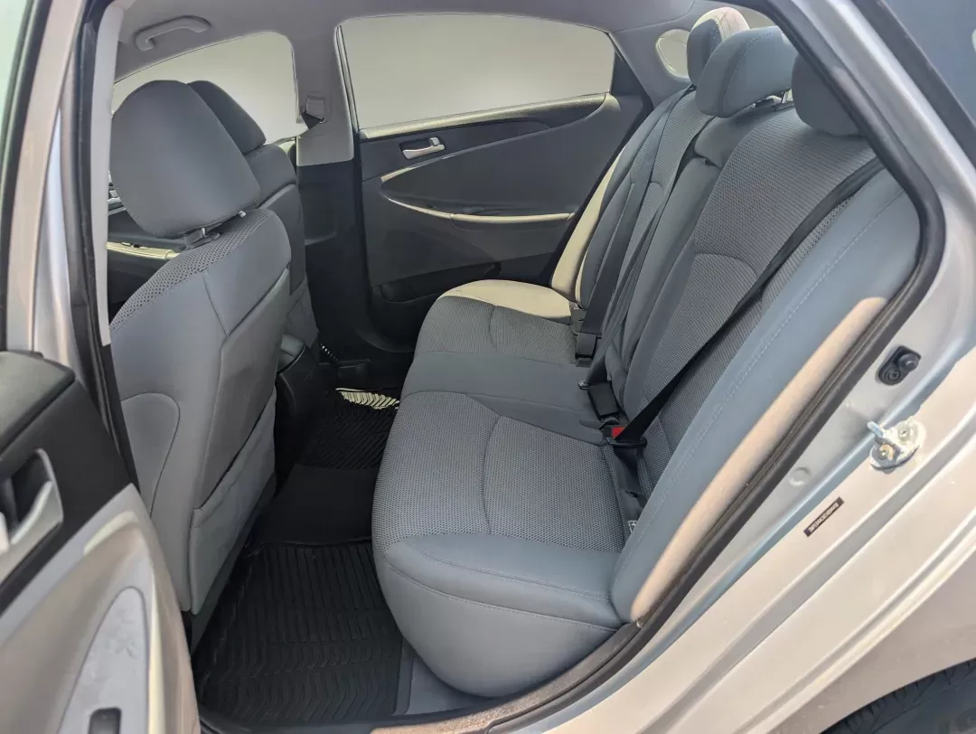 2014 /Gray Hyundai Sonata GLS (5NPEB4AC6EH) with an Regular Unleaded I-4 2.4 L/144 engine, 6-Speed Automatic w/OD transmission, located at 3959 U.S. 80 W, Phenix City, AL, 36870, (334) 297-4885, 32.469296, -85.135185 - 2014 Hyundai Sonata GLS - Photo#11