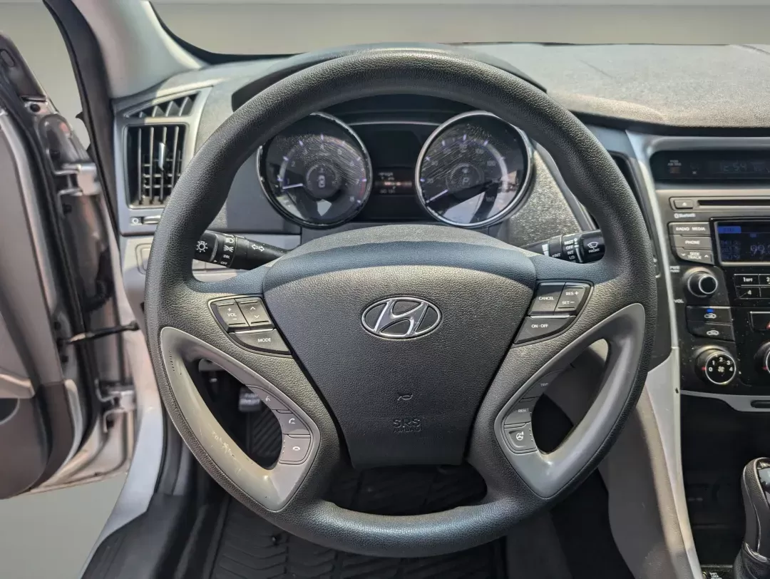 2014 /Gray Hyundai Sonata GLS (5NPEB4AC6EH) with an Regular Unleaded I-4 2.4 L/144 engine, 6-Speed Automatic w/OD transmission, located at 3959 U.S. 80 W, Phenix City, AL, 36870, (334) 297-4885, 32.469296, -85.135185 - 2014 Hyundai Sonata GLS - Photo#16