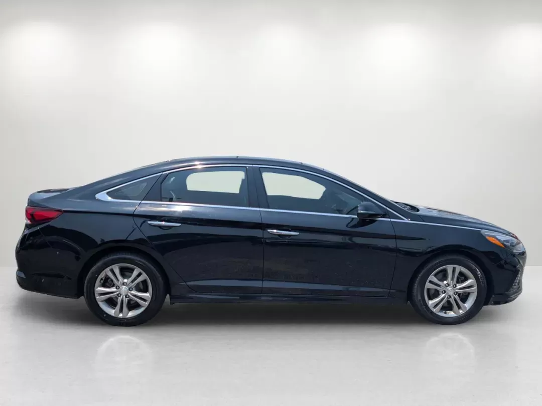 2019 /Beige Hyundai Sonata Limited (5NPE34AF6KH) with an Regular Unleaded I-4 2.4 L/144 engine, 6-Speed Automatic w/OD transmission, located at 3959 U.S. 80 W, Phenix City, AL, 36870, (334) 297-4885, 32.469296, -85.135185 - 2019 Hyundai Sonata Limited - Photo#4