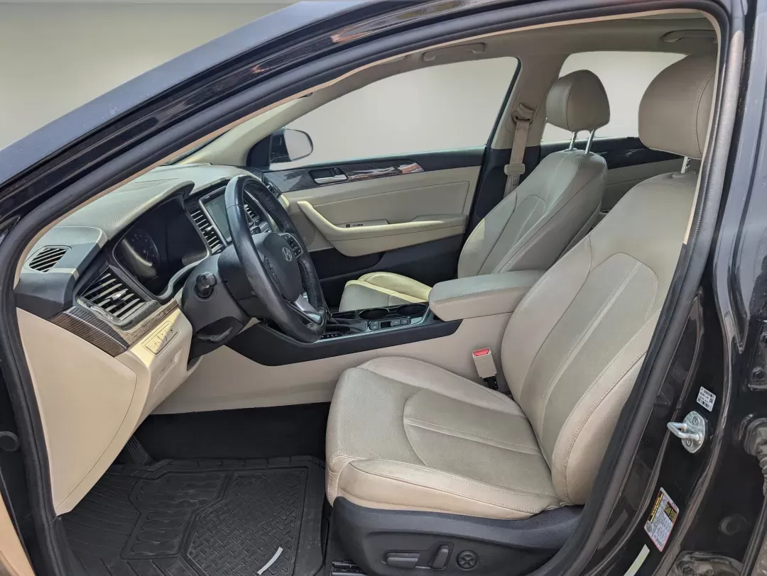 2019 /Beige Hyundai Sonata Limited (5NPE34AF6KH) with an Regular Unleaded I-4 2.4 L/144 engine, 6-Speed Automatic w/OD transmission, located at 3959 U.S. 80 W, Phenix City, AL, 36870, (334) 297-4885, 32.469296, -85.135185 - 2019 Hyundai Sonata Limited - Photo#10