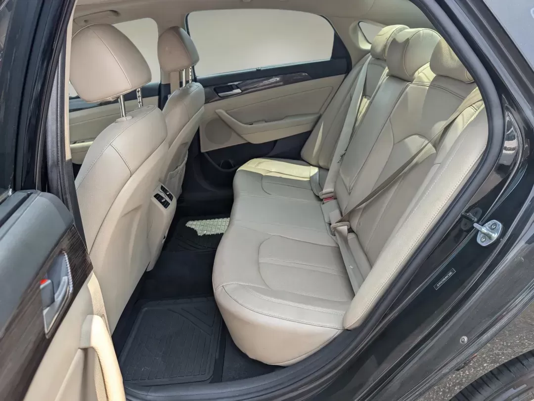 2019 /Beige Hyundai Sonata Limited (5NPE34AF6KH) with an Regular Unleaded I-4 2.4 L/144 engine, 6-Speed Automatic w/OD transmission, located at 3959 U.S. 80 W, Phenix City, AL, 36870, (334) 297-4885, 32.469296, -85.135185 - 2019 Hyundai Sonata Limited - Photo#11