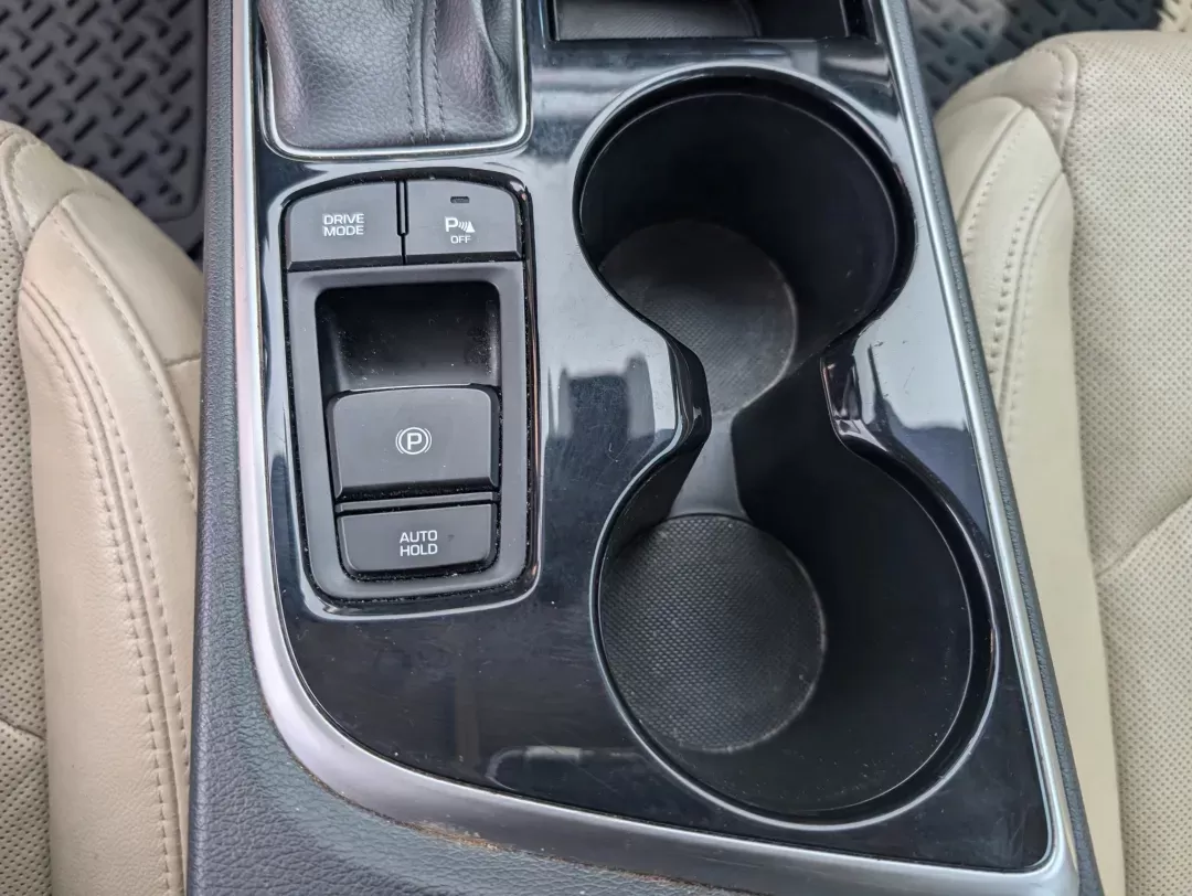 2019 /Beige Hyundai Sonata Limited (5NPE34AF6KH) with an Regular Unleaded I-4 2.4 L/144 engine, 6-Speed Automatic w/OD transmission, located at 3959 U.S. 80 W, Phenix City, AL, 36870, (334) 297-4885, 32.469296, -85.135185 - 2019 Hyundai Sonata Limited - Photo#13