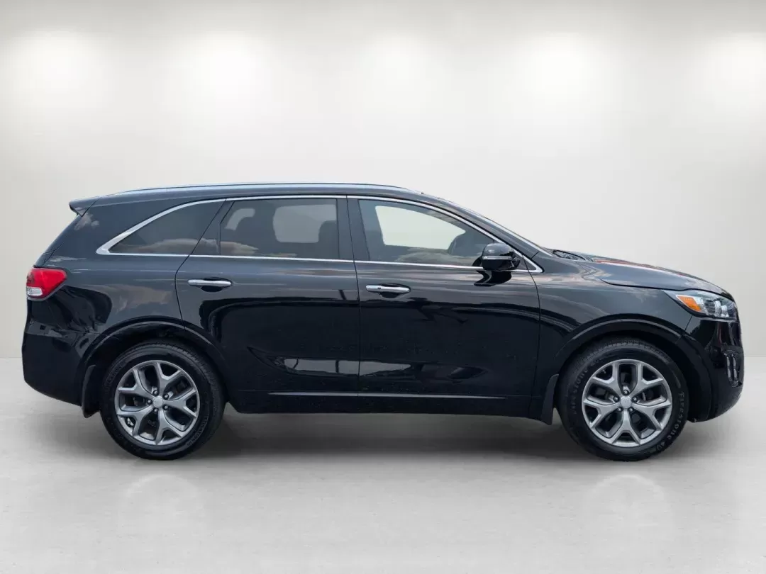 2016 /Satin Black Kia Sorento SXL (5XYPK4A18GG) with an Intercooled Turbo Regular Unleaded I-4 2.0 L/122 engine, 6-Speed Automatic w/OD transmission, located at 804 22nd Ave, Phenix City, AL, 36870, (334) 297-1860, 32.484749, -85.024475 - 2016 Kia Sorento SXL - Photo#3