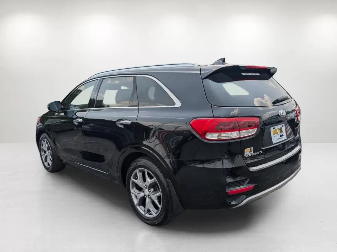 2016 /Satin Black Kia Sorento SXL (5XYPK4A18GG) with an Intercooled Turbo Regular Unleaded I-4 2.0 L/122 engine, 6-Speed Automatic w/OD transmission, located at 804 22nd Ave, Phenix City, AL, 36870, (334) 297-1860, 32.484749, -85.024475 - 2016 Kia Sorento SXL - Photo#6