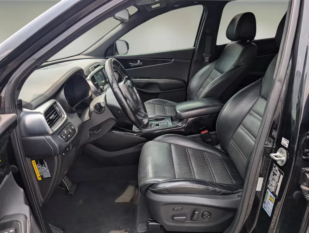 2016 /Satin Black Kia Sorento SXL (5XYPK4A18GG) with an Intercooled Turbo Regular Unleaded I-4 2.0 L/122 engine, 6-Speed Automatic w/OD transmission, located at 804 22nd Ave, Phenix City, AL, 36870, (334) 297-1860, 32.484749, -85.024475 - 2016 Kia Sorento SXL - Photo#9