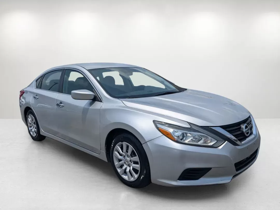 2016 Nissan Altima 2.5 (1N4AL3AP1GC) with an Regular Unleaded I-4 2.5 L/152 engine, 1-Speed CVT w/OD transmission, located at 3959 U.S. 80 W, Phenix City, AL, 36870, (334) 297-4885, 32.469296, -85.135185 - 2016 Nissan Altima 2.5 - Photo#3