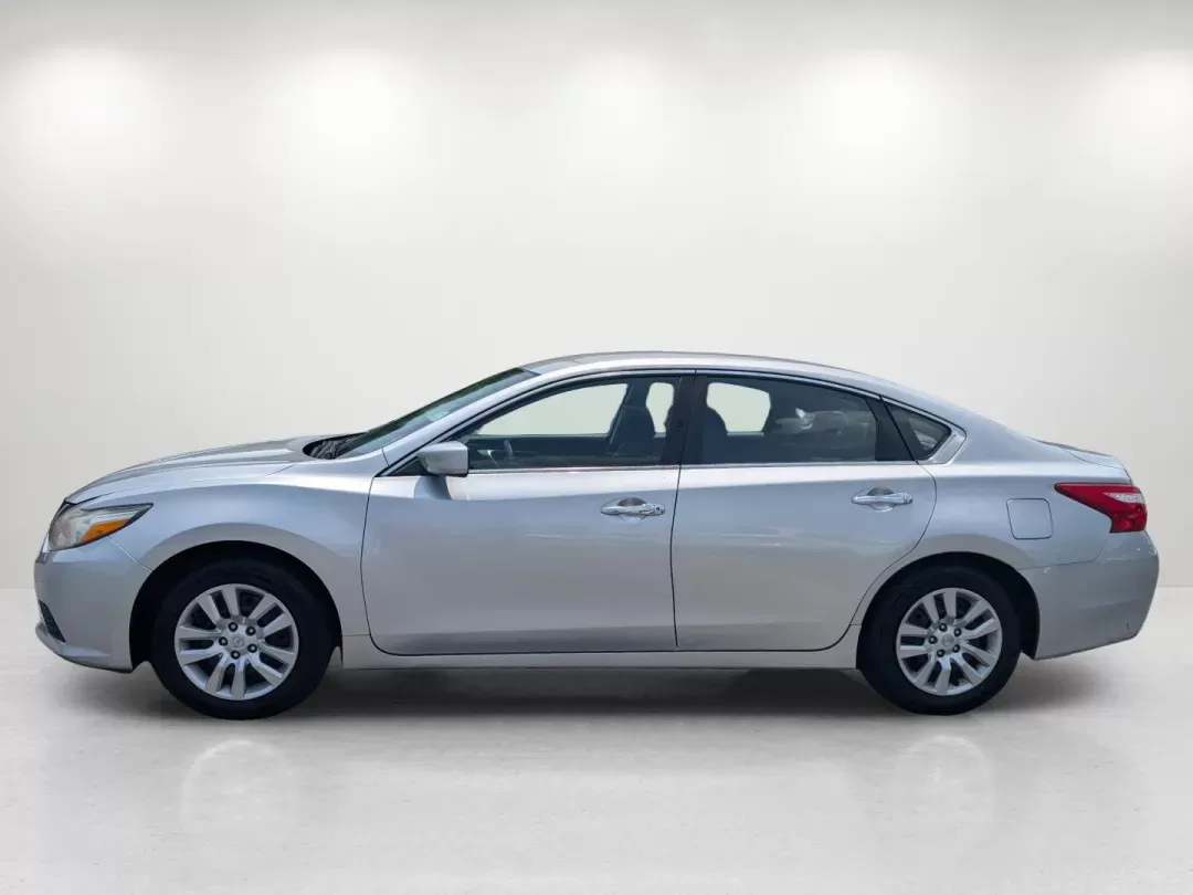 2016 Nissan Altima 2.5 (1N4AL3AP1GC) with an Regular Unleaded I-4 2.5 L/152 engine, 1-Speed CVT w/OD transmission, located at 3959 U.S. 80 W, Phenix City, AL, 36870, (334) 297-4885, 32.469296, -85.135185 - 2016 Nissan Altima 2.5 - Photo#8