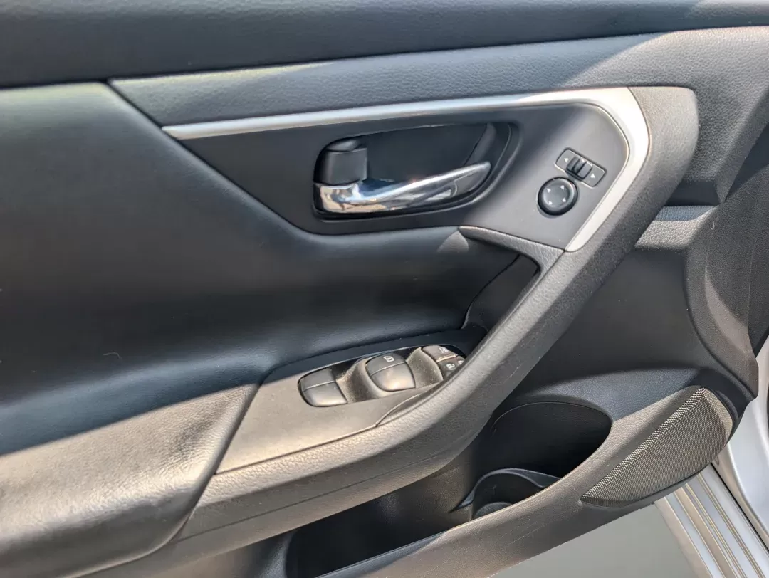 2016 Nissan Altima 2.5 (1N4AL3AP1GC) with an Regular Unleaded I-4 2.5 L/152 engine, 1-Speed CVT w/OD transmission, located at 3959 U.S. 80 W, Phenix City, AL, 36870, (334) 297-4885, 32.469296, -85.135185 - 2016 Nissan Altima 2.5 - Photo#9