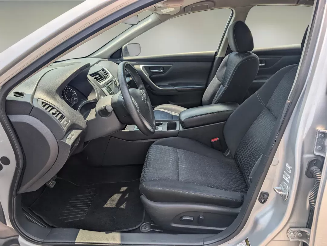 2016 Nissan Altima 2.5 (1N4AL3AP1GC) with an Regular Unleaded I-4 2.5 L/152 engine, 1-Speed CVT w/OD transmission, located at 3959 U.S. 80 W, Phenix City, AL, 36870, (334) 297-4885, 32.469296, -85.135185 - 2016 Nissan Altima 2.5 - Photo#10