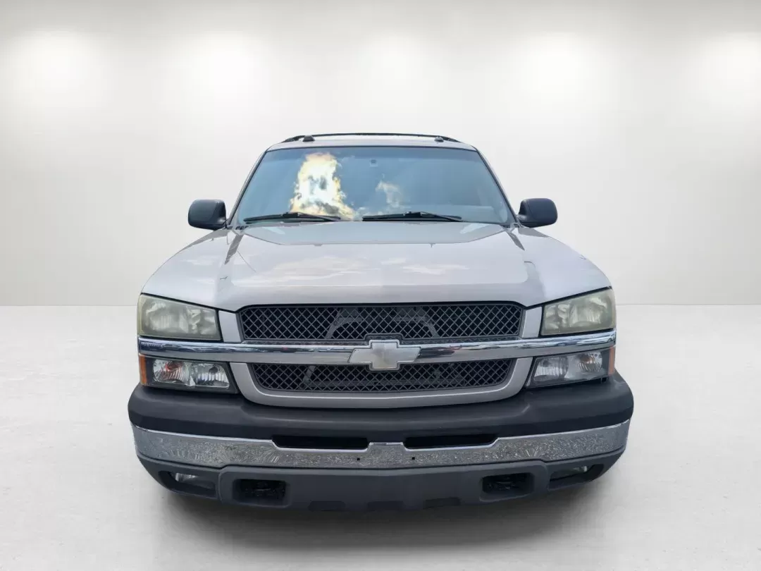 2004 /Dark Charcoal Chevrolet Avalanche Z66 (3GNEC12T54G) with an Gas V8 5.3L/327 engine, 4-Speed Automatic w/OD transmission, located at 3959 U.S. 80 W, Phenix City, AL, 36870, (334) 297-4885, 32.469296, -85.135185 - 2004 Chevrolet Avalanche Z66 - Photo#2
