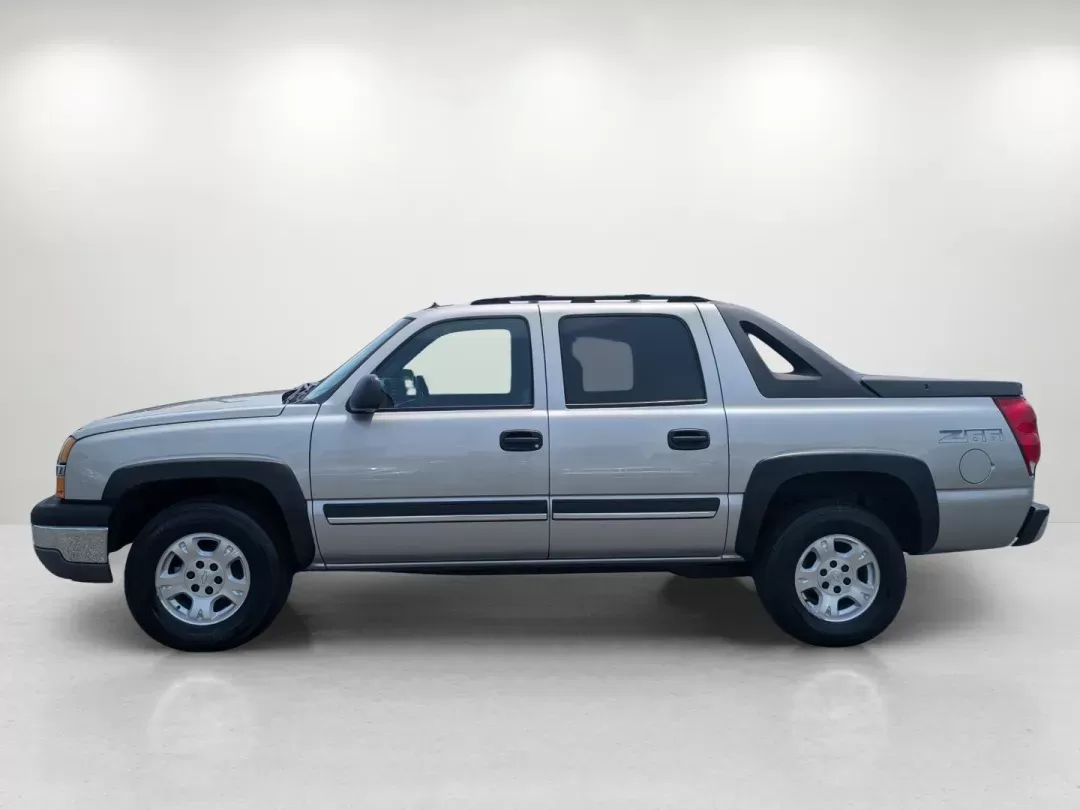 2004 /Dark Charcoal Chevrolet Avalanche Z66 (3GNEC12T54G) with an Gas V8 5.3L/327 engine, 4-Speed Automatic w/OD transmission, located at 3959 U.S. 80 W, Phenix City, AL, 36870, (334) 297-4885, 32.469296, -85.135185 - 2004 Chevrolet Avalanche Z66 - Photo#8