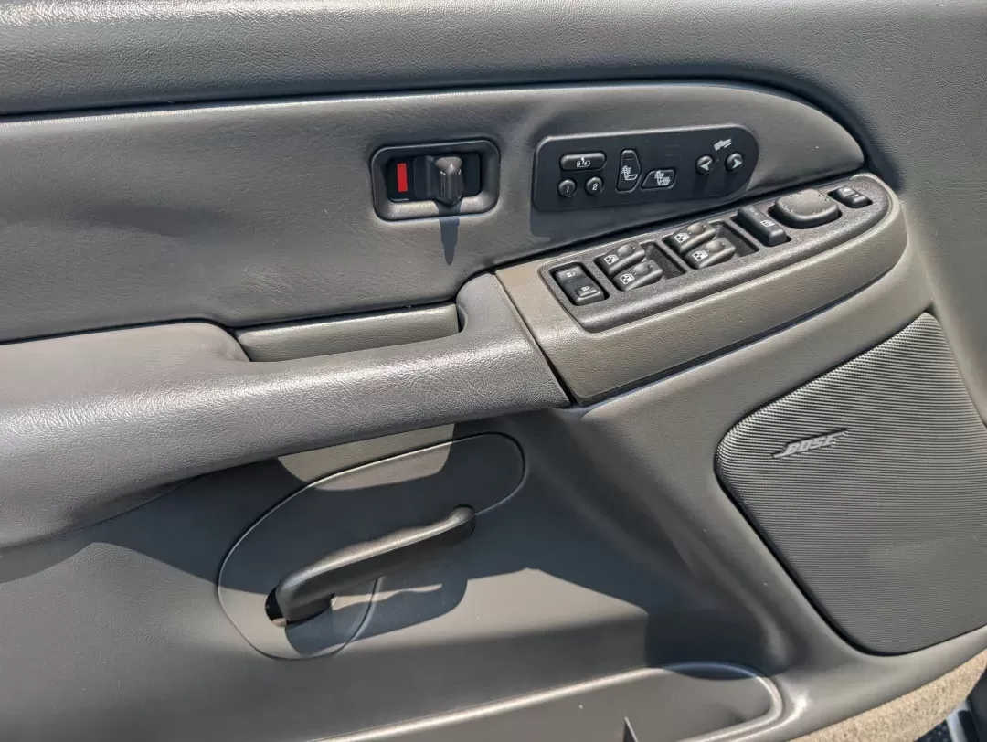 2004 /Dark Charcoal Chevrolet Avalanche Z66 (3GNEC12T54G) with an Gas V8 5.3L/327 engine, 4-Speed Automatic w/OD transmission, located at 3959 U.S. 80 W, Phenix City, AL, 36870, (334) 297-4885, 32.469296, -85.135185 - 2004 Chevrolet Avalanche Z66 - Photo#9