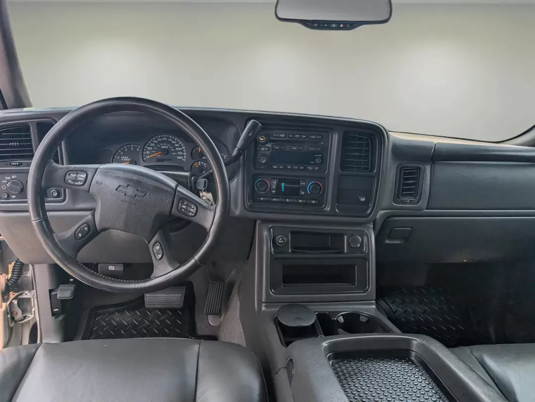 2004 /Dark Charcoal Chevrolet Avalanche Z66 (3GNEC12T54G) with an Gas V8 5.3L/327 engine, 4-Speed Automatic w/OD transmission, located at 3959 U.S. 80 W, Phenix City, AL, 36870, (334) 297-4885, 32.469296, -85.135185 - 2004 Chevrolet Avalanche Z66 - Photo#12