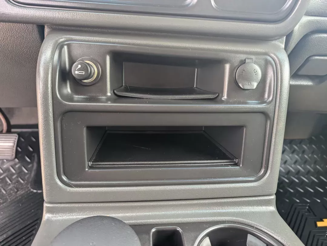 2004 /Dark Charcoal Chevrolet Avalanche Z66 (3GNEC12T54G) with an Gas V8 5.3L/327 engine, 4-Speed Automatic w/OD transmission, located at 3959 U.S. 80 W, Phenix City, AL, 36870, (334) 297-4885, 32.469296, -85.135185 - 2004 Chevrolet Avalanche Z66 - Photo#13
