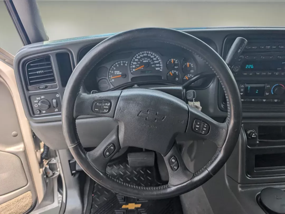 2004 /Dark Charcoal Chevrolet Avalanche Z66 (3GNEC12T54G) with an Gas V8 5.3L/327 engine, 4-Speed Automatic w/OD transmission, located at 3959 U.S. 80 W, Phenix City, AL, 36870, (334) 297-4885, 32.469296, -85.135185 - 2004 Chevrolet Avalanche Z66 - Photo#16