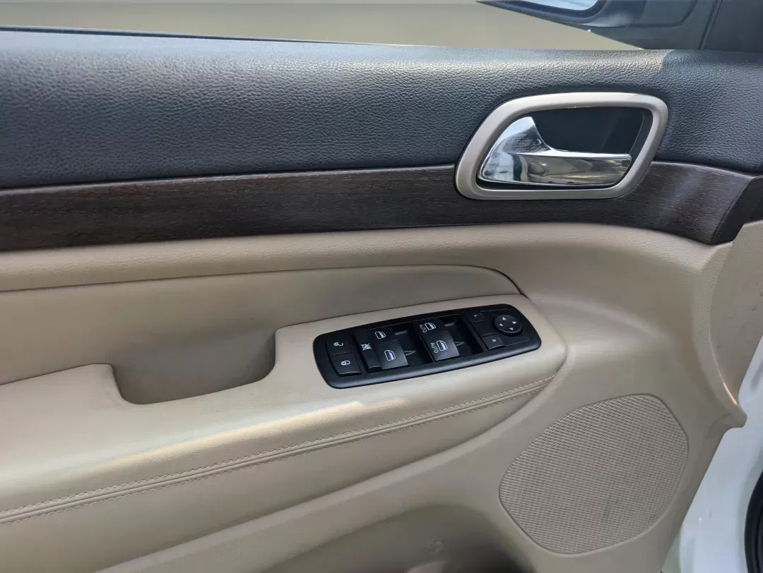 2015 /Lt Frost Beige/Black Jeep Grand Cherokee Laredo (1C4RJEAG2FC) with an Regular Unleaded V-6 3.6 L/220 engine, 8-Speed Automatic w/OD transmission, located at 3959 U.S. 80 W, Phenix City, AL, 36870, (334) 297-4885, 32.469296, -85.135185 - 2015 Jeep Grand Cherokee Laredo - Photo#8