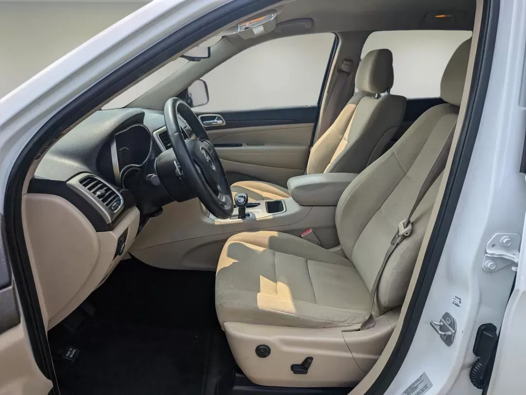 2015 /Lt Frost Beige/Black Jeep Grand Cherokee Laredo (1C4RJEAG2FC) with an Regular Unleaded V-6 3.6 L/220 engine, 8-Speed Automatic w/OD transmission, located at 3959 U.S. 80 W, Phenix City, AL, 36870, (334) 297-4885, 32.469296, -85.135185 - 2015 Jeep Grand Cherokee Laredo - Photo#9