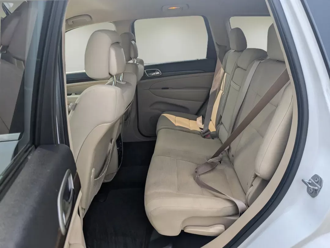 2015 /Lt Frost Beige/Black Jeep Grand Cherokee Laredo (1C4RJEAG2FC) with an Regular Unleaded V-6 3.6 L/220 engine, 8-Speed Automatic w/OD transmission, located at 3959 U.S. 80 W, Phenix City, AL, 36870, (334) 297-4885, 32.469296, -85.135185 - 2015 Jeep Grand Cherokee Laredo - Photo#10