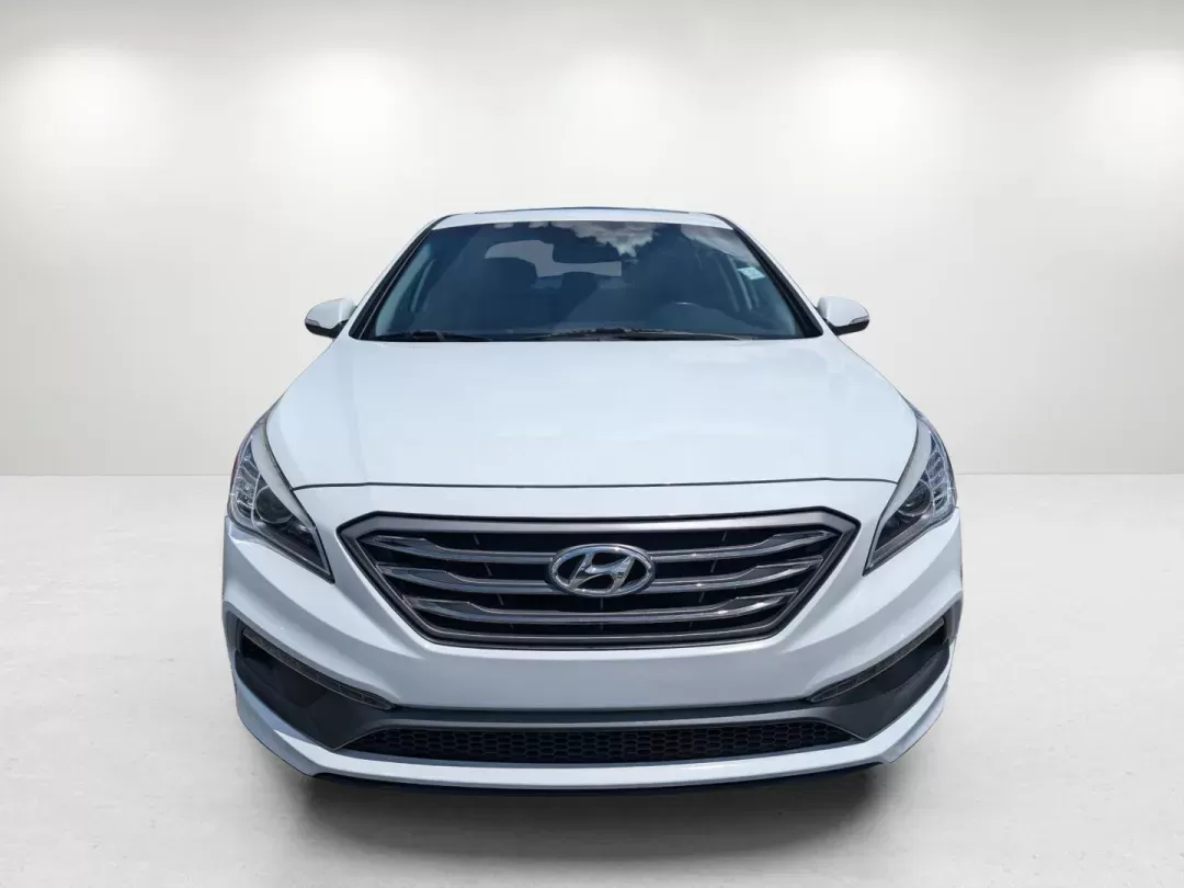 2017 /Gray Hyundai Sonata Limited (5NPE34AF0HH) with an Regular Unleaded I-4 2.4 L/144 engine, 6-Speed Automatic w/OD transmission, located at 804 22nd Ave, Phenix City, AL, 36870, (334) 297-1860, 32.484749, -85.024475 - **Discover the Perfect Blend of Style and Comfort with the 2017 Hyundai Sonata at Gils Auto**<br /> <br /> Are you searching for a reliable sedan that elevates your daily commute, provides comfort for family outings, and ensures safety without breaking the bank? Look no further than the stunning 201 - Photo#2