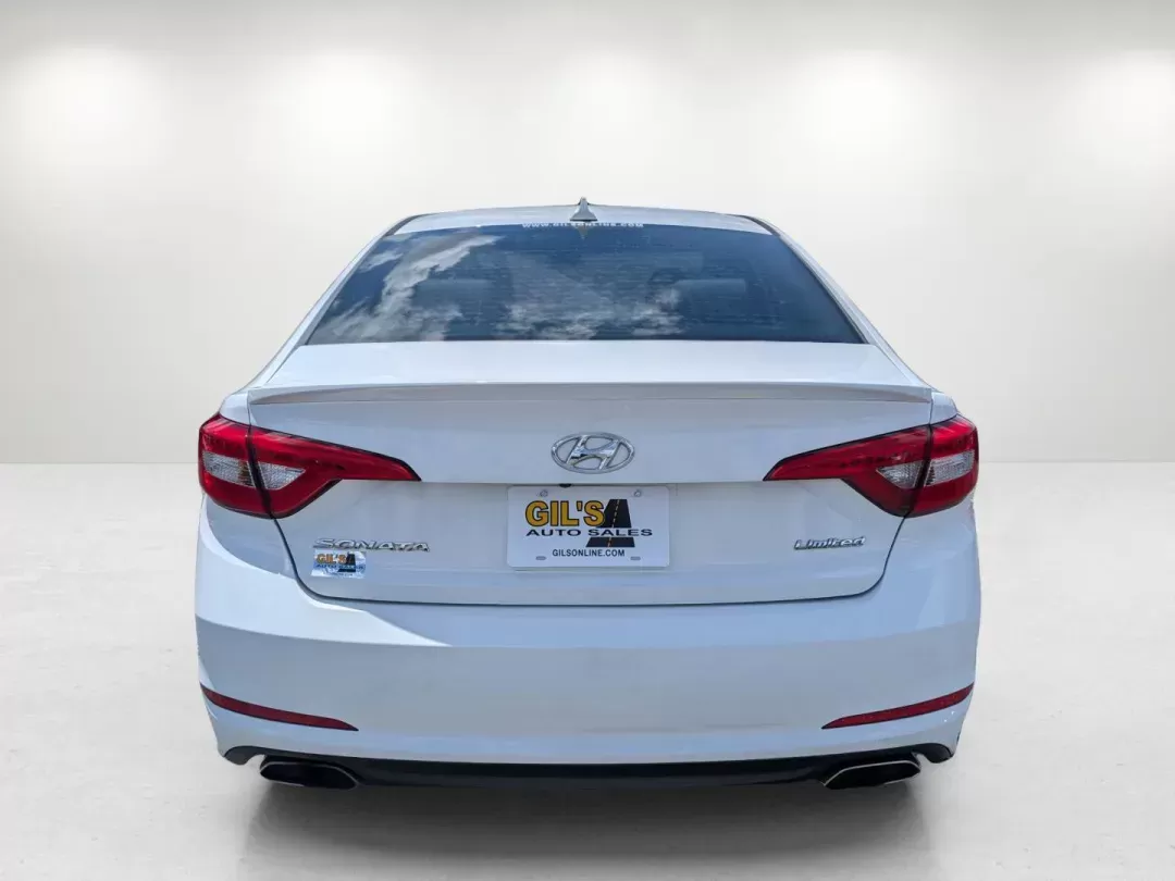 2017 /Gray Hyundai Sonata Limited (5NPE34AF0HH) with an Regular Unleaded I-4 2.4 L/144 engine, 6-Speed Automatic w/OD transmission, located at 804 22nd Ave, Phenix City, AL, 36870, (334) 297-1860, 32.484749, -85.024475 - **Discover the Perfect Blend of Style and Comfort with the 2017 Hyundai Sonata at Gils Auto**<br /> <br /> Are you searching for a reliable sedan that elevates your daily commute, provides comfort for family outings, and ensures safety without breaking the bank? Look no further than the stunning 201 - Photo#6