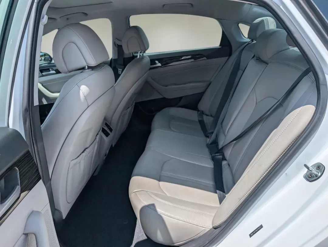 2017 /Gray Hyundai Sonata Limited (5NPE34AF0HH) with an Regular Unleaded I-4 2.4 L/144 engine, 6-Speed Automatic w/OD transmission, located at 804 22nd Ave, Phenix City, AL, 36870, (334) 297-1860, 32.484749, -85.024475 - **Discover the Perfect Blend of Style and Comfort with the 2017 Hyundai Sonata at Gils Auto**<br /> <br /> Are you searching for a reliable sedan that elevates your daily commute, provides comfort for family outings, and ensures safety without breaking the bank? Look no further than the stunning 201 - Photo#11
