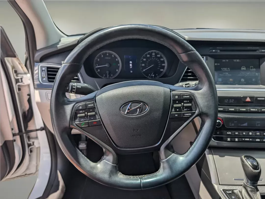 2017 /Gray Hyundai Sonata Limited (5NPE34AF0HH) with an Regular Unleaded I-4 2.4 L/144 engine, 6-Speed Automatic w/OD transmission, located at 804 22nd Ave, Phenix City, AL, 36870, (334) 297-1860, 32.484749, -85.024475 - **Discover the Perfect Blend of Style and Comfort with the 2017 Hyundai Sonata at Gils Auto**<br /> <br /> Are you searching for a reliable sedan that elevates your daily commute, provides comfort for family outings, and ensures safety without breaking the bank? Look no further than the stunning 201 - Photo#16