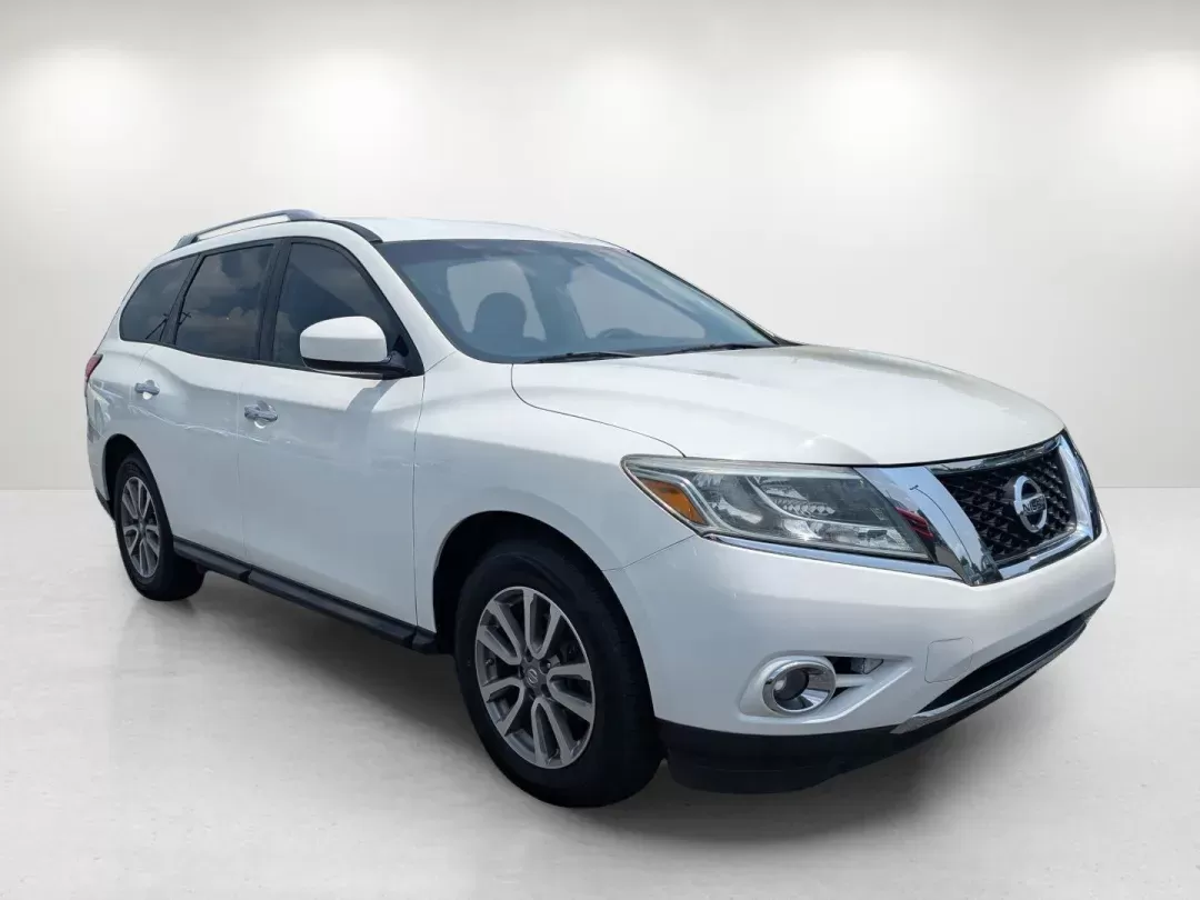 2016 Nissan Pathfinder SV (5N1AR2MN4GC) with an Regular Unleaded V-6 3.5 L/213 engine, 1-Speed CVT w/OD transmission, located at 804 22nd Ave, Phenix City, AL, 36870, (334) 297-1860, 32.484749, -85.024475 - 2016 Nissan Pathfinder SV - Photo#2