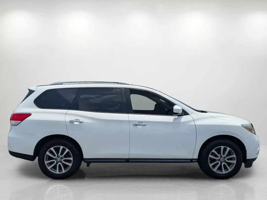 2016 Nissan Pathfinder SV (5N1AR2MN4GC) with an Regular Unleaded V-6 3.5 L/213 engine, 1-Speed CVT w/OD transmission, located at 804 22nd Ave, Phenix City, AL, 36870, (334) 297-1860, 32.484749, -85.024475 - 2016 Nissan Pathfinder SV - Photo#3